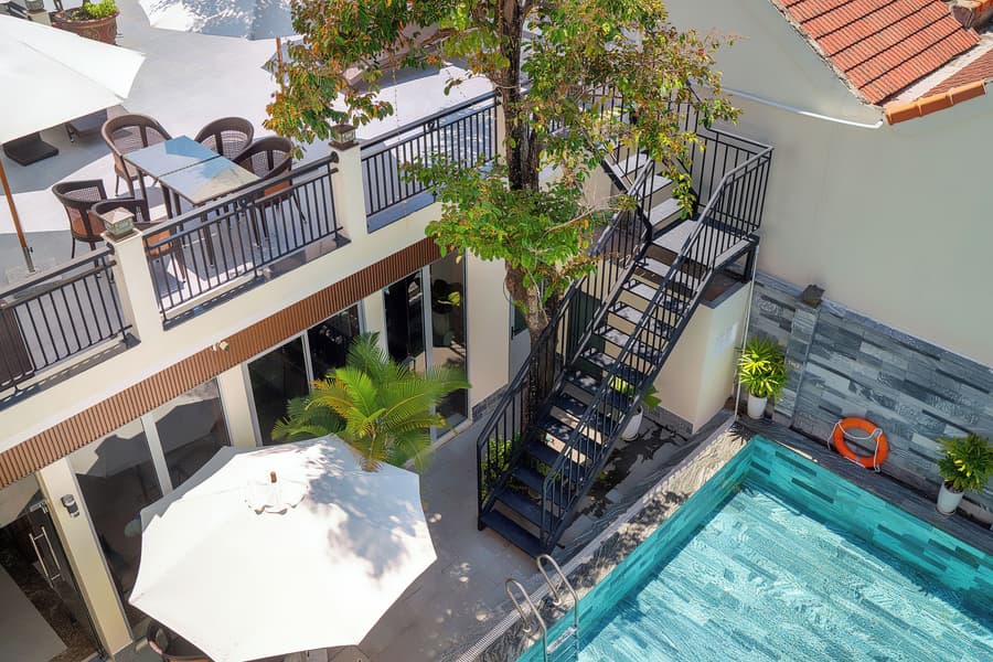 Full Moon Apartments