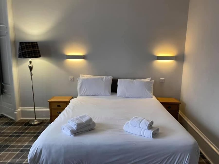 Crown Court Hotel & Bar.