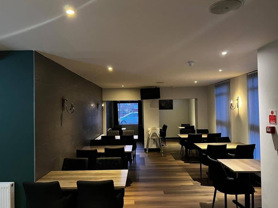 Crown Court Hotel & Bar.