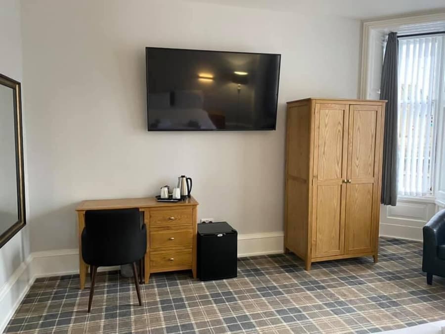 Crown Court Hotel & Bar.