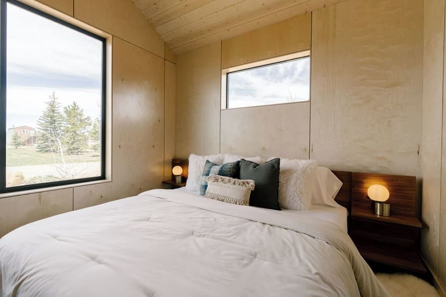 Yellowstone Peaks Hotel
