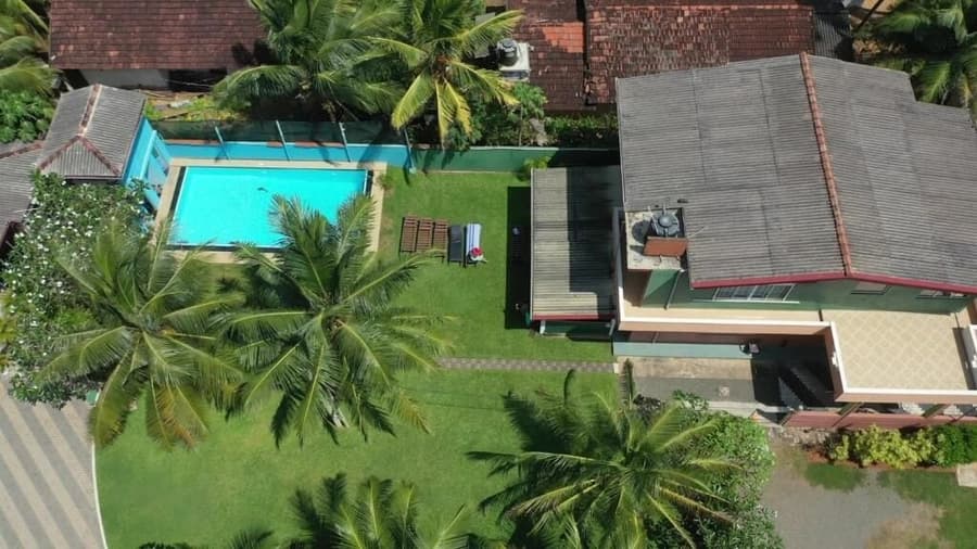 Larn's villa.