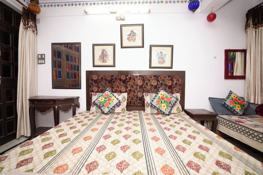 Nukkad Guest House Near Lake Pichola