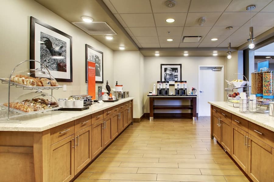 Hampton Inn & Suites Milwaukee West