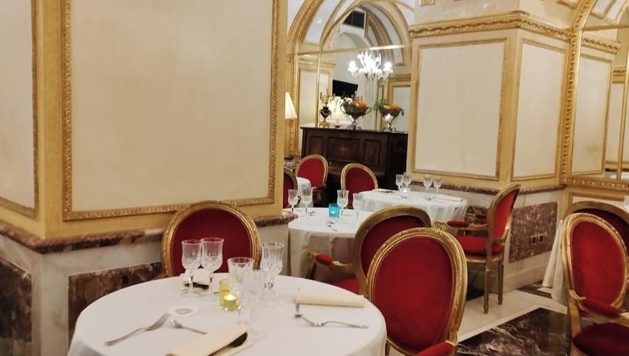 Des Epoques Hotel