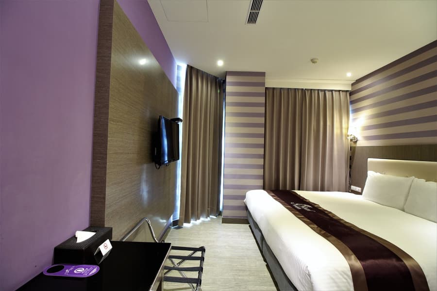 J Hotel