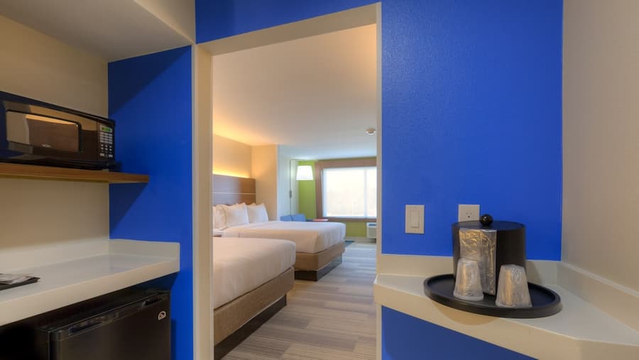 Holiday Inn Express & Suites Tulsa Midtown by IHG