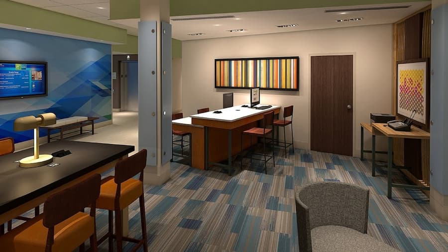 Holiday Inn Express & Suites Tulsa Midtown by IHG