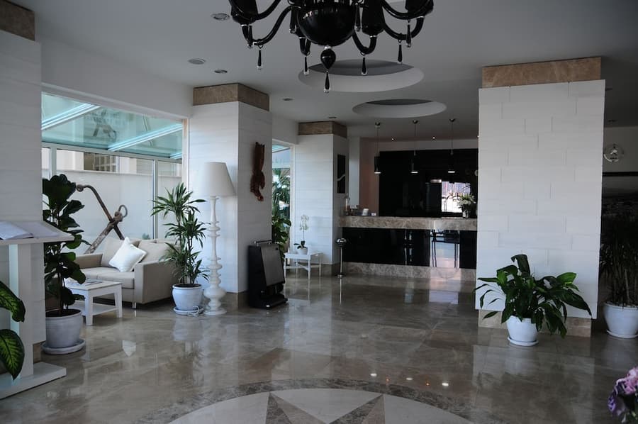 Alesta Yacht Hotel
