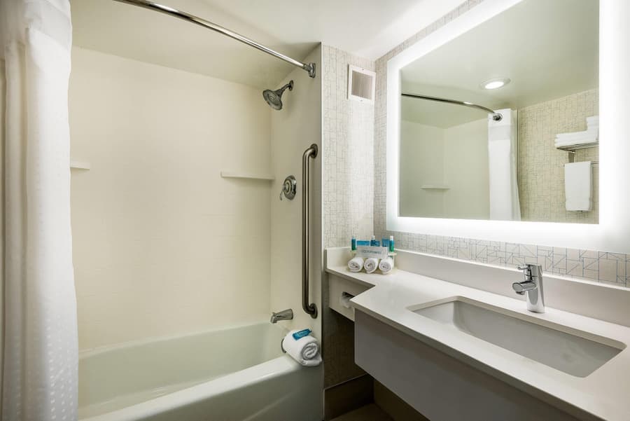 Country Inn & Suites by Radisson, Downtown Albany New York
