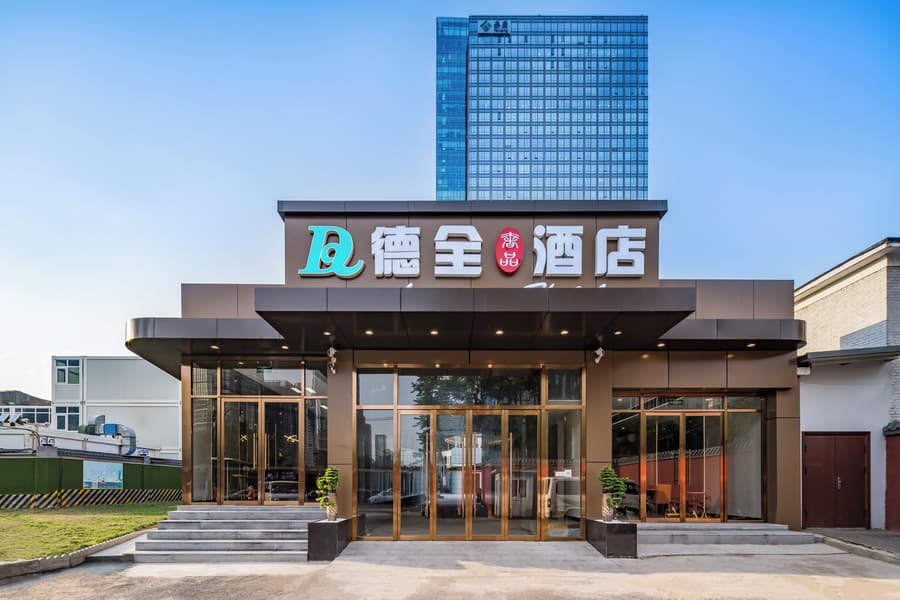 Dequan Luxury JingGuang Hotel
