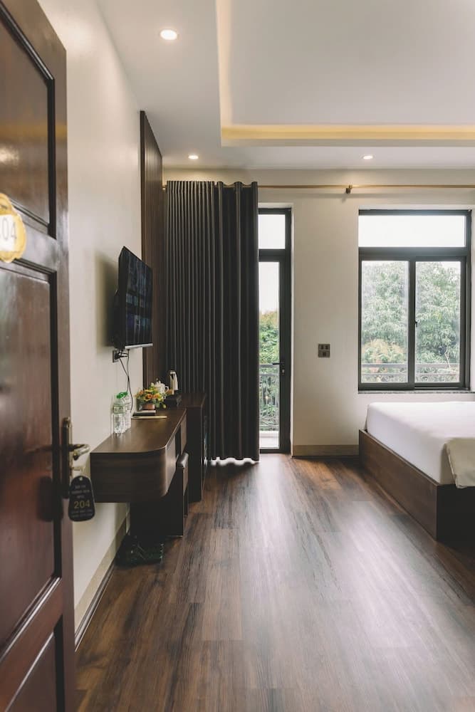 Tam Coc Harbor View Hotel & Travel