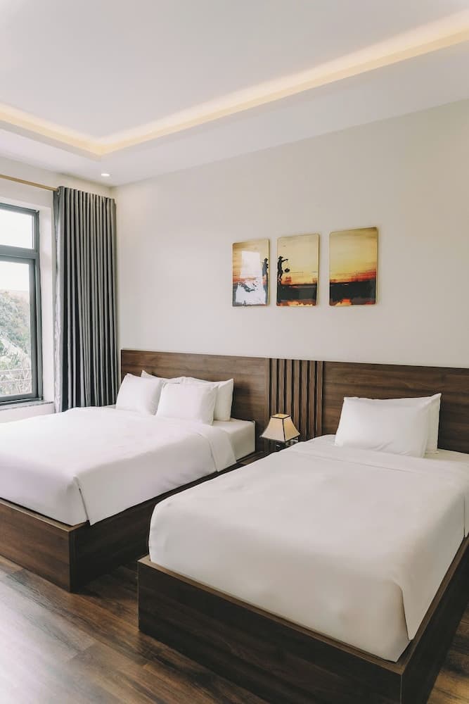 Tam Coc Harbor View Hotel & Travel