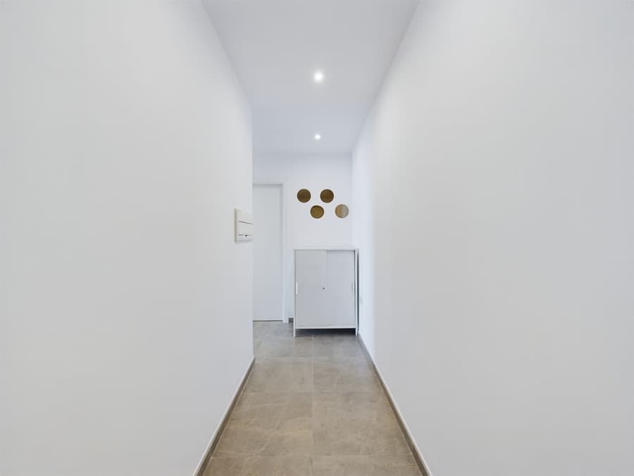E1 18th Floor Studios, Sea & Beach Views