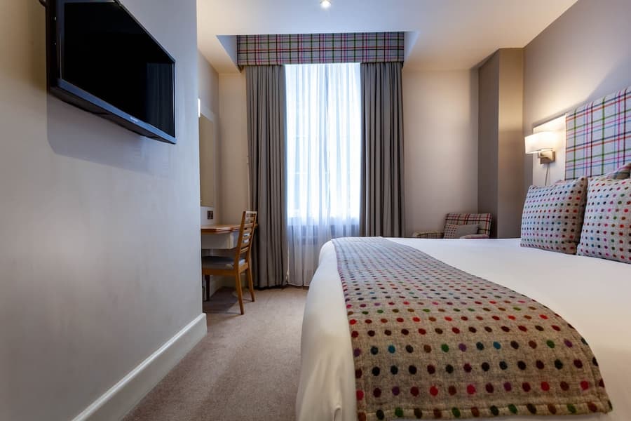 White Hart Hotel & Apartments