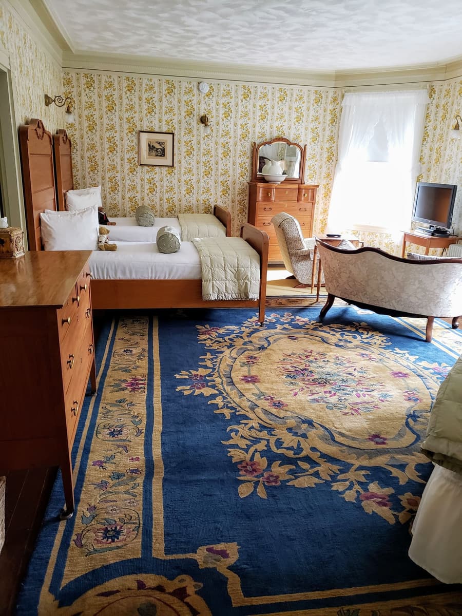 Moseley Cottage Inn & Town Motel