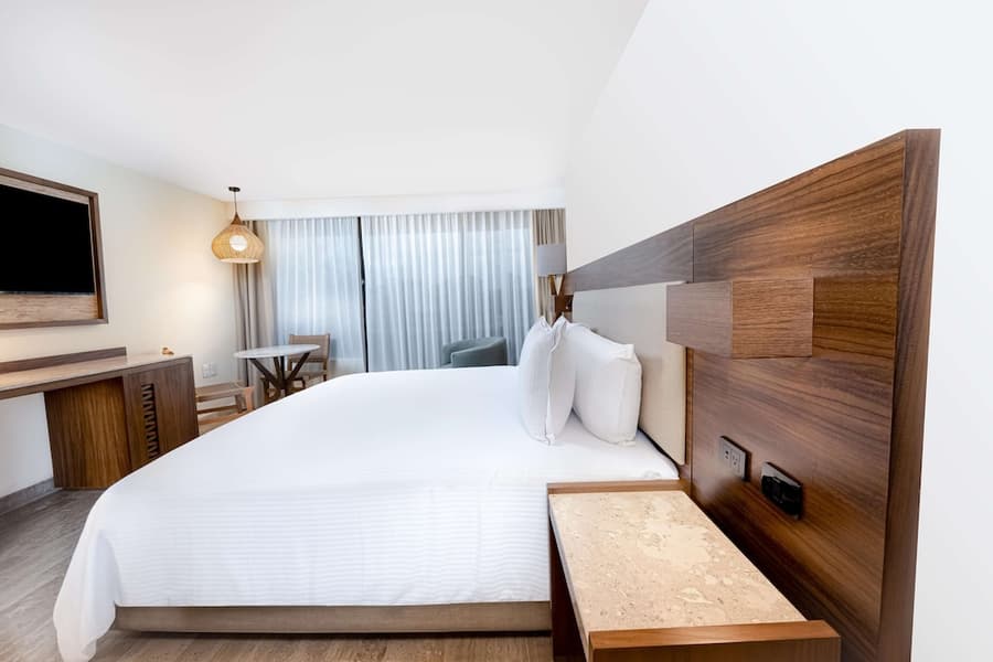 Oh! Cancun The Urban Oasis & Beach Club