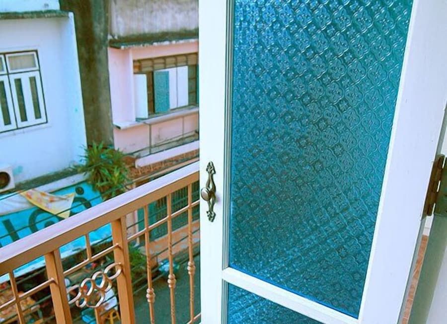 Roof View Place