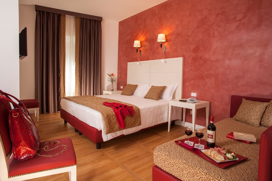 Floris Hotel