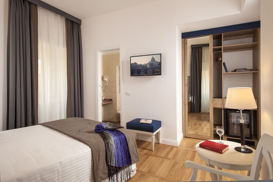Floris Hotel