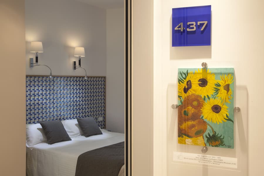 Floris Hotel