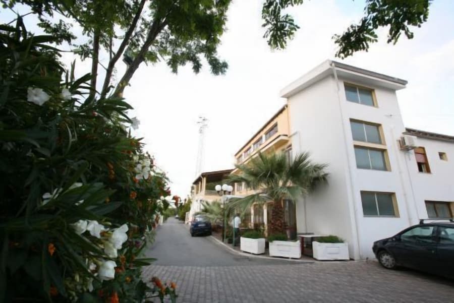 Hotel Company