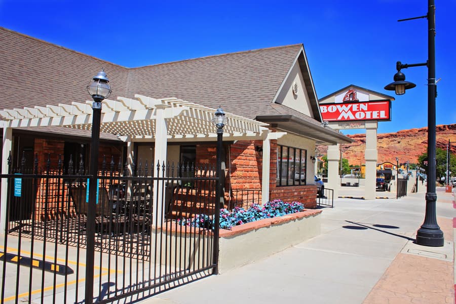 Bowen Motel