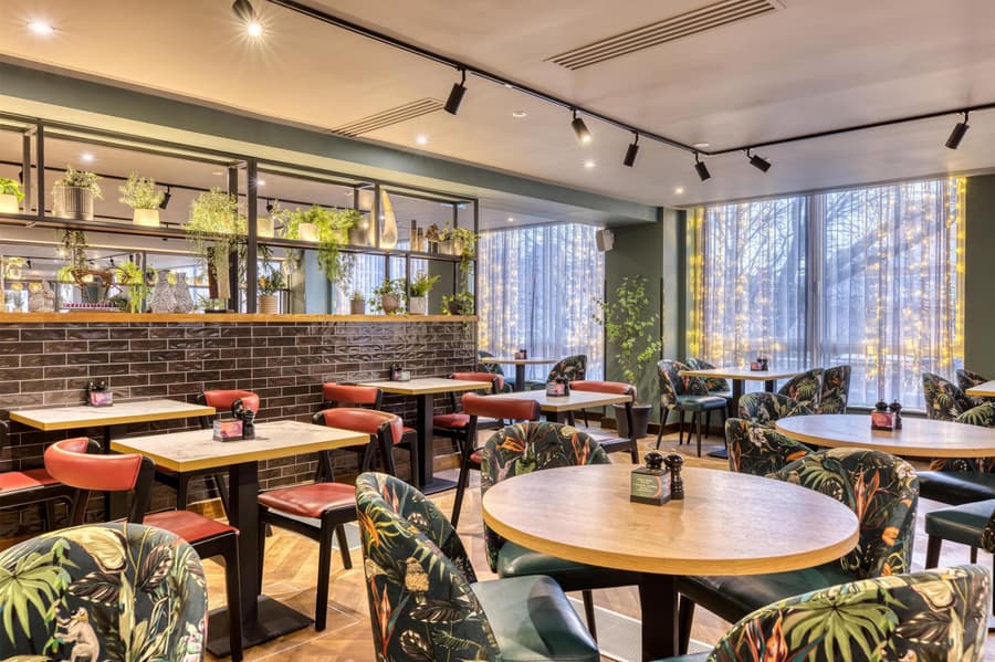 Premier Inn Glasgow Stepps - M80 J3