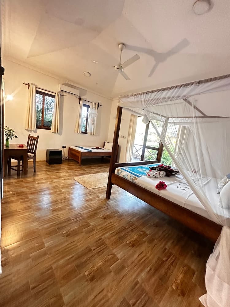 Moayana Liora Zanzibar