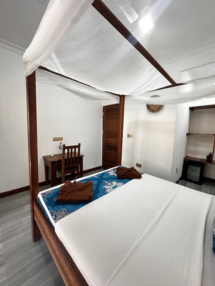 Moayana Liora Zanzibar