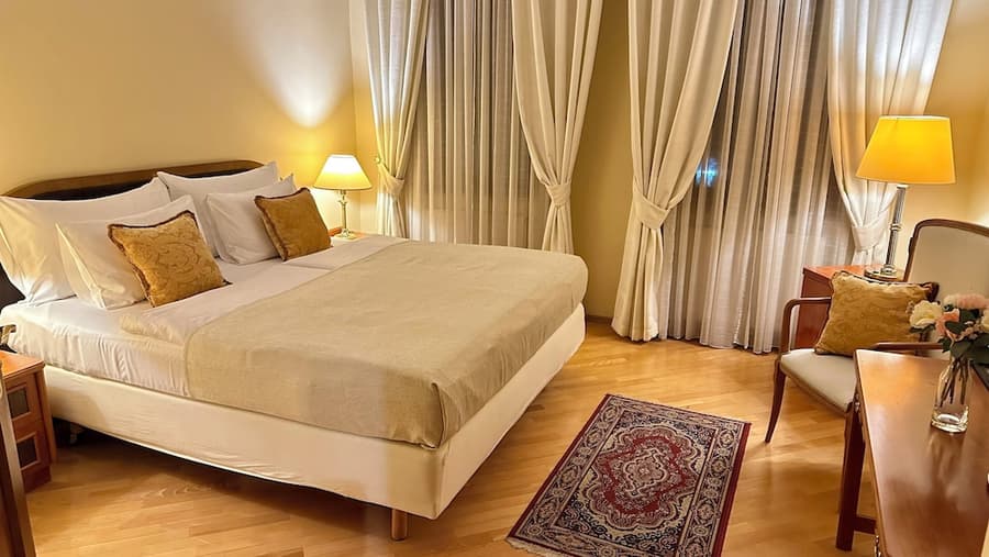 Fleur De Lis Hotel