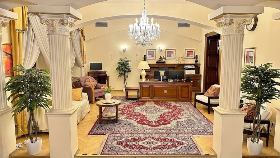 Fleur De Lis Hotel