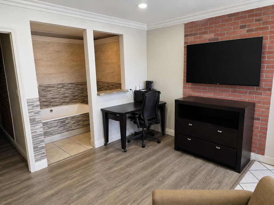 The Atlas Inn & Suites LAX