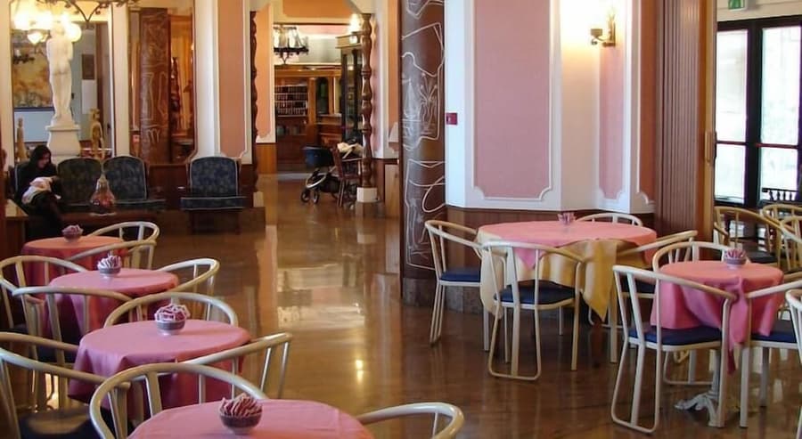 Tourist Hotel