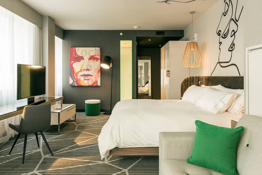Renaissance Montreal Downtown Hotel