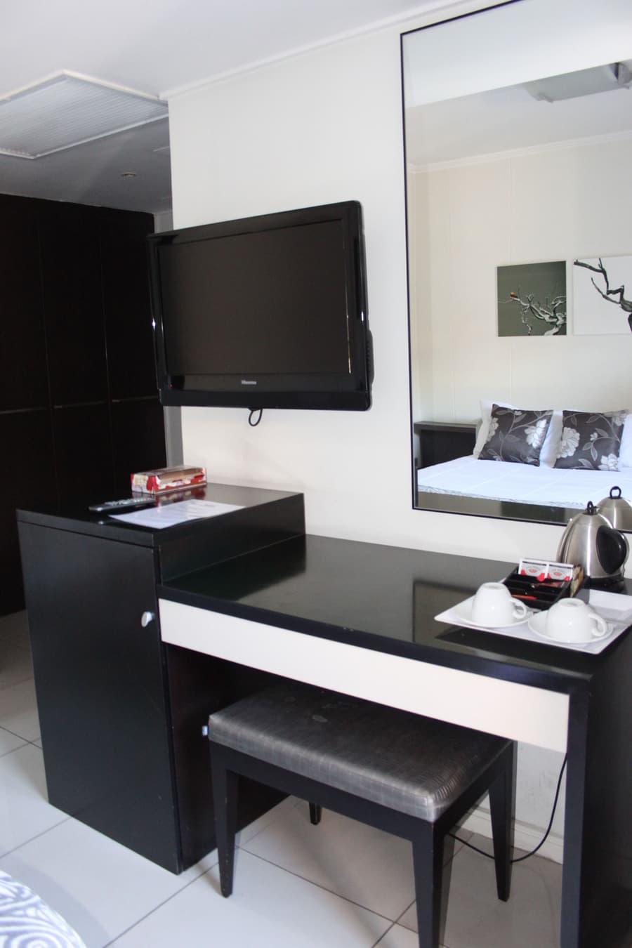 The Nicol Hotel and Apartments