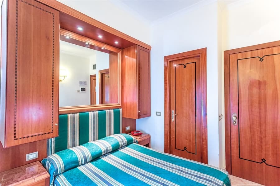 Raeli Hotel Lux