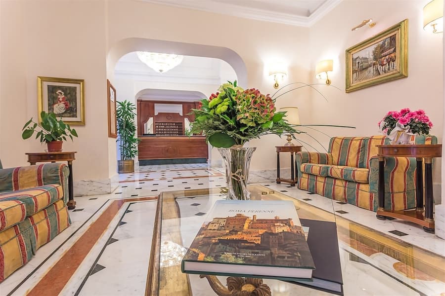 Raeli Hotel Lux