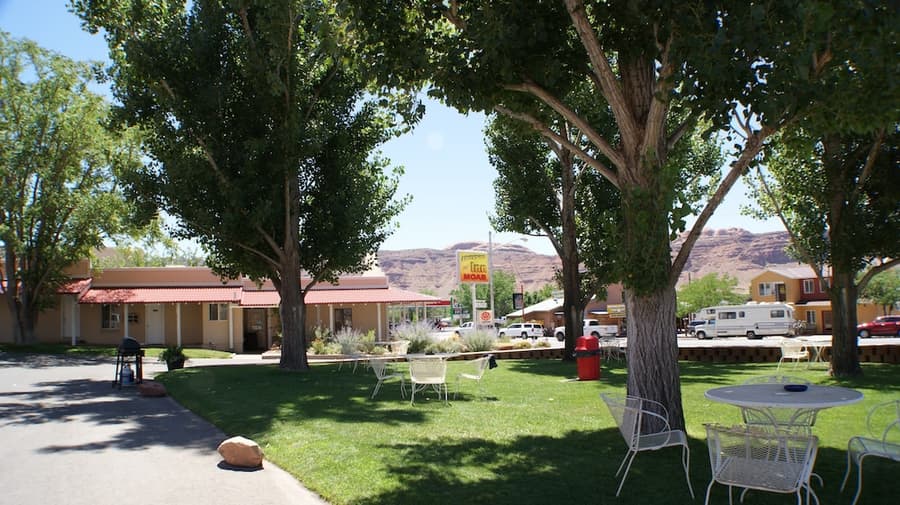 Adventure Inn & Motel