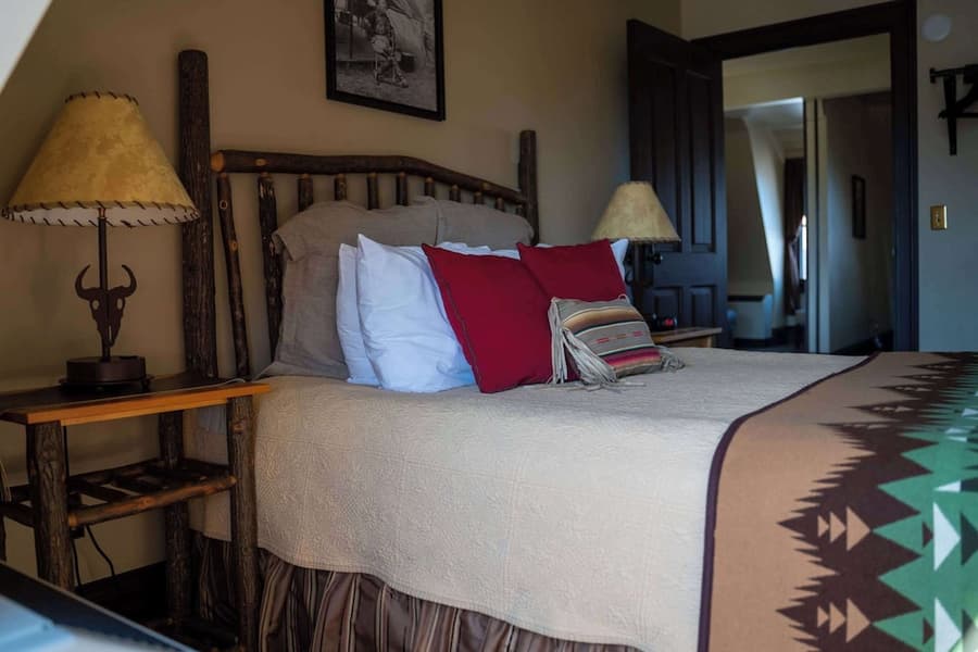 Sheridan Inn, B/W Signature Collection