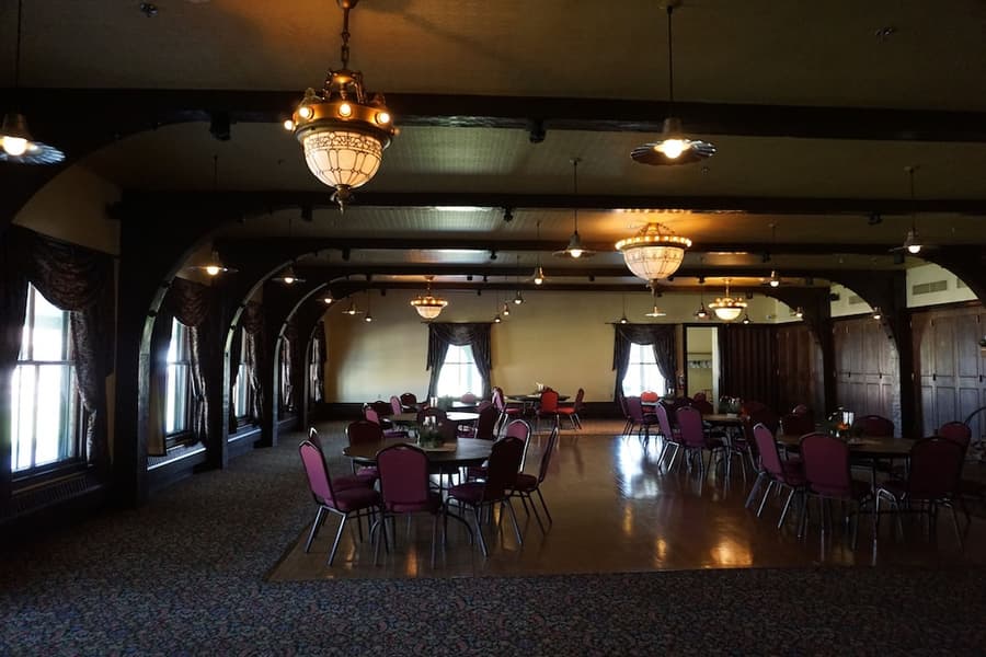Sheridan Inn, B/W Signature Collection