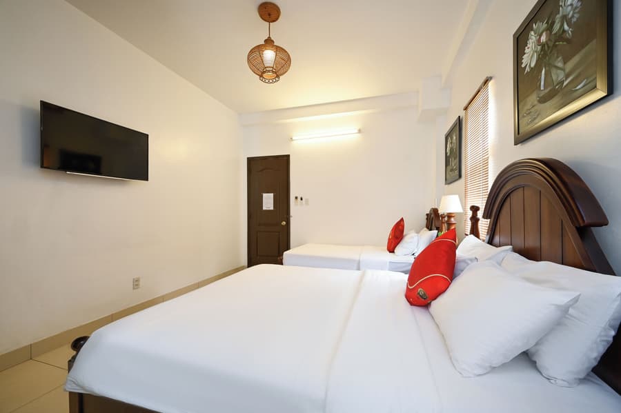 Halo Hotel