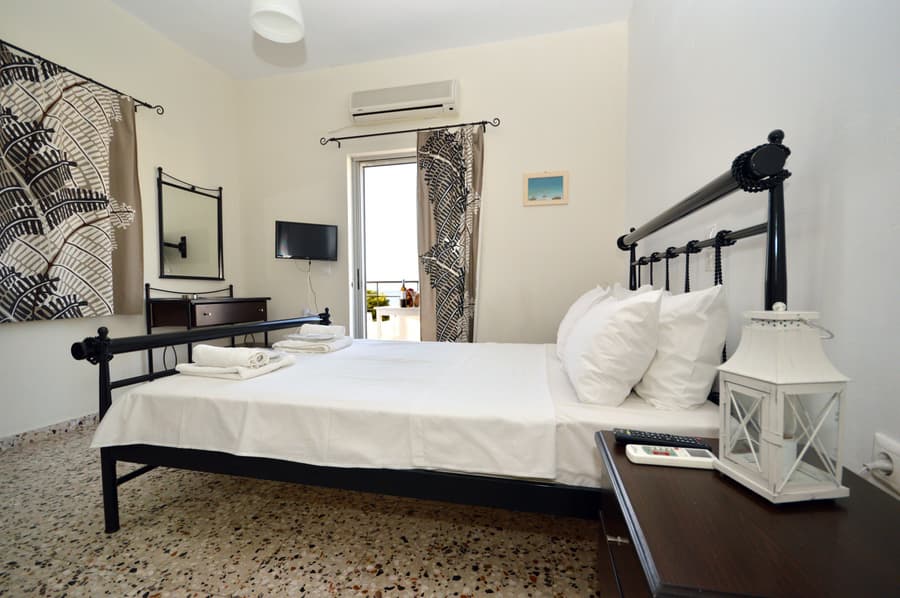 Koukounari Rooms