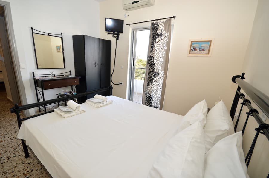 Koukounari Rooms
