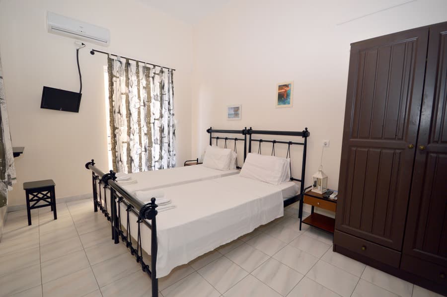 Koukounari Rooms
