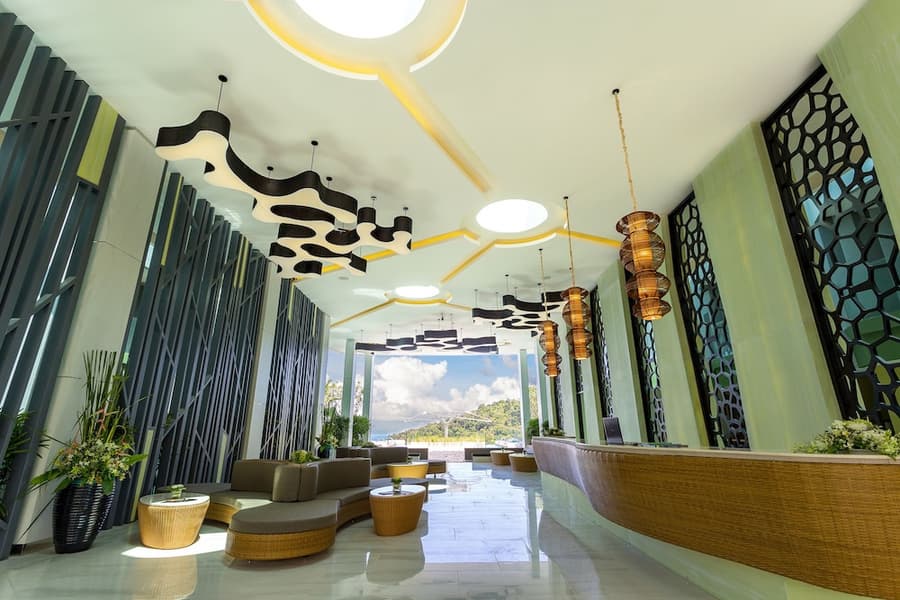 Crest Resort & Pool Villas