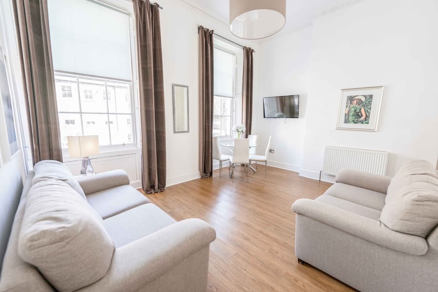 Edinburgh Castle Apartments and Suites