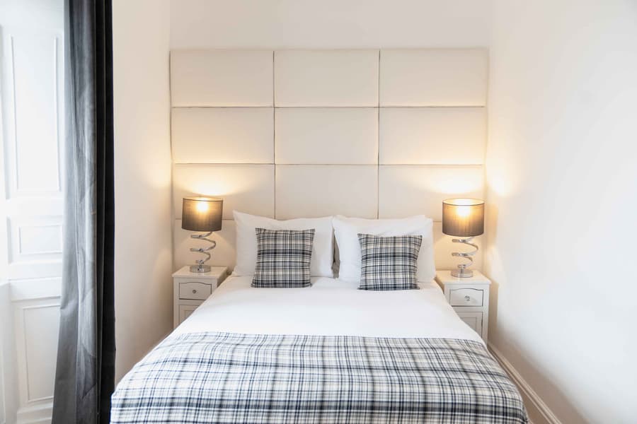 Edinburgh Castle Apartments and Suites