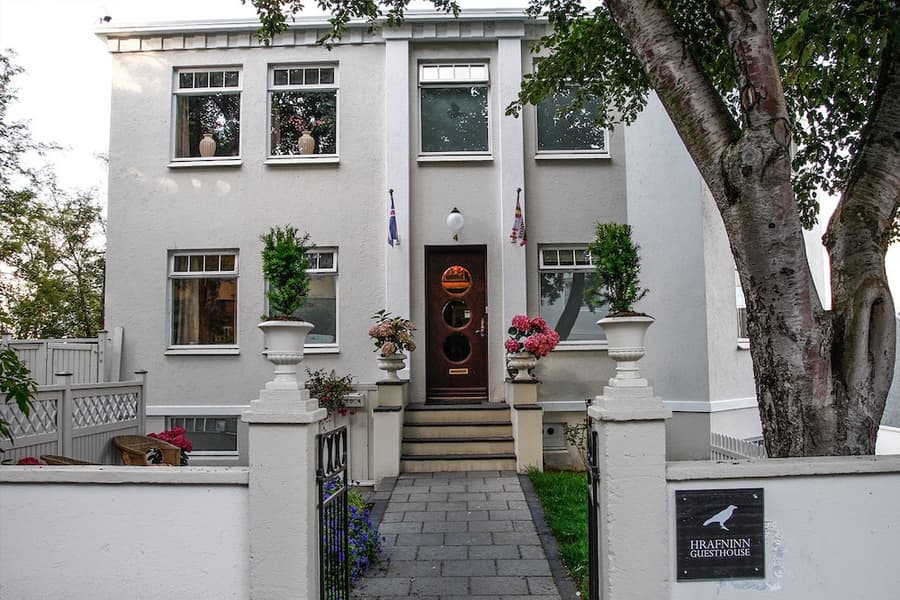 Hrafninn Guesthouse
