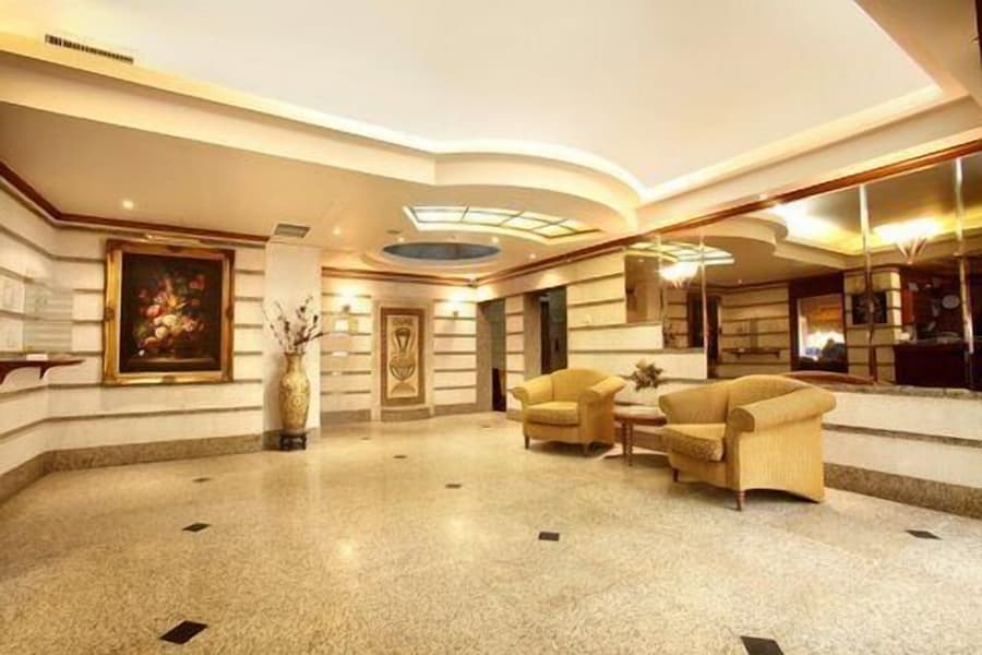 Capri Hotel Suites